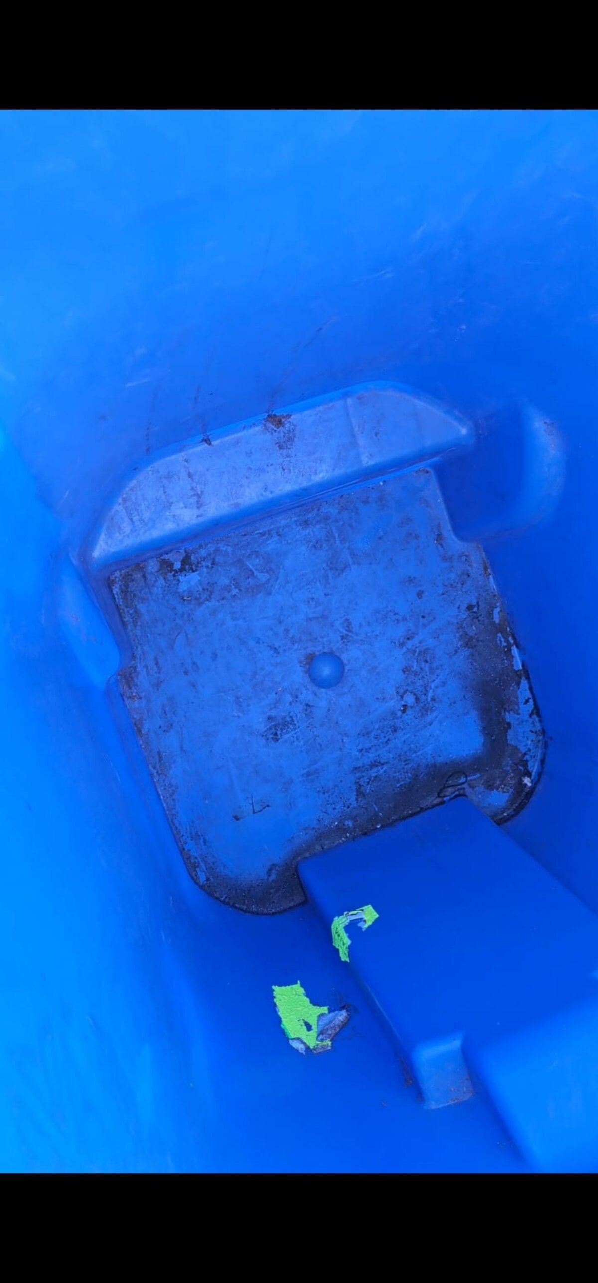 Dirty blue recycling bin before cleaning